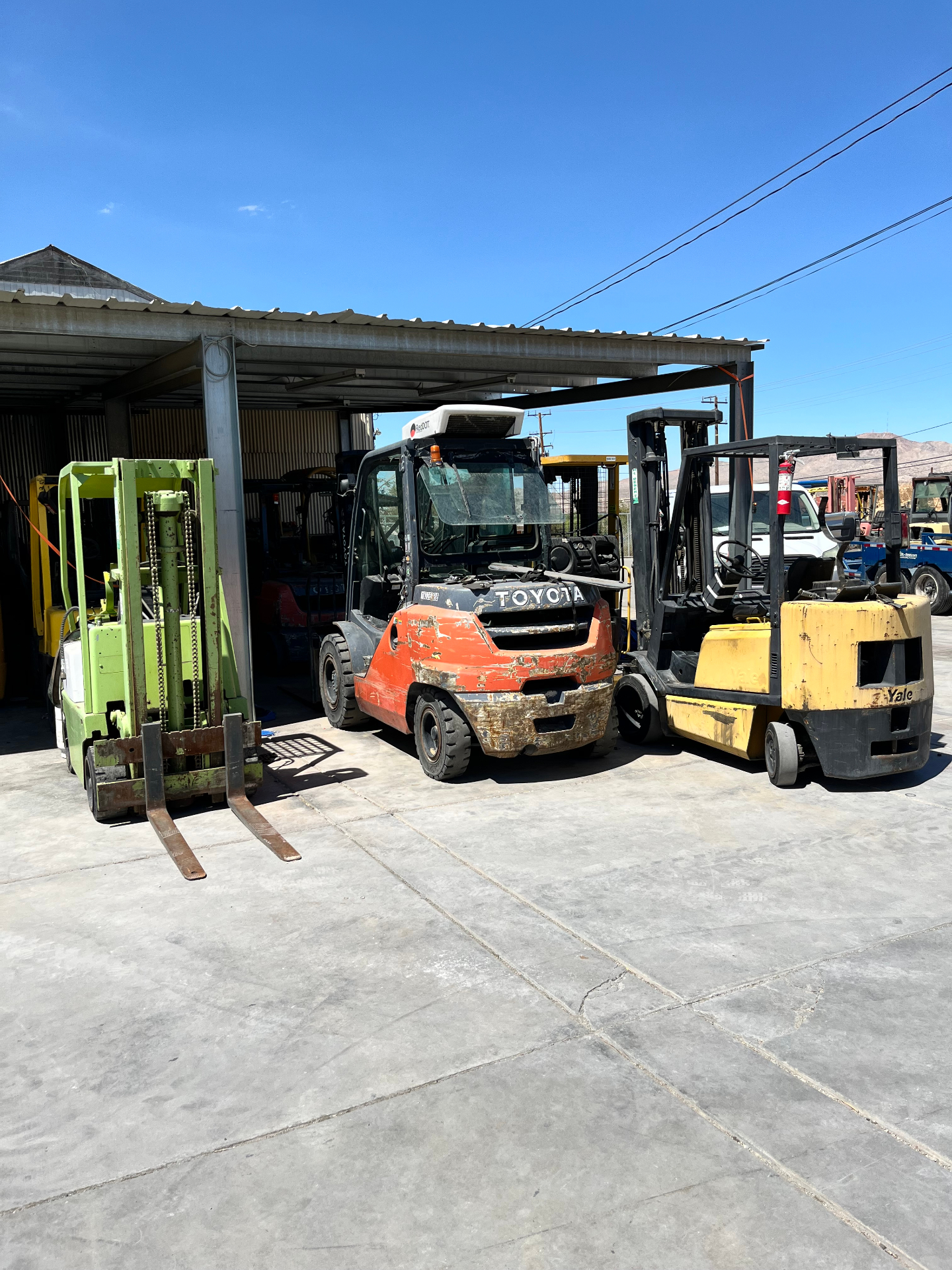Forklifts at the Hi Desert Forklift yard ready for operator certification training